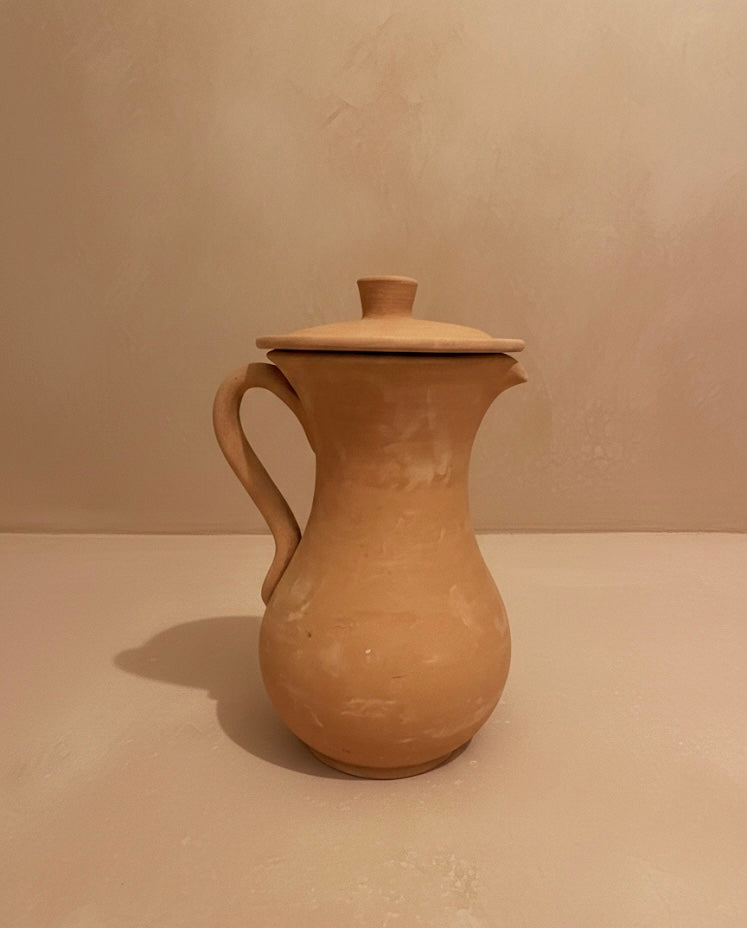Carafe en poterie artisanale marocaine
